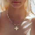JOSSLYN by wall to wall - NOTABLE HAMMERED CROSS FRONT TOGGLE NECKLACE | 40NK9666: GOLD