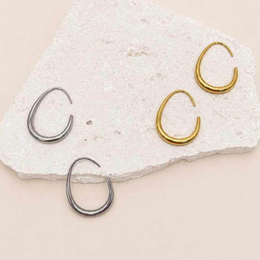 JOSSLYN by wall to wall - 18K STAINLESS STEEL WATERPROOF TARNISH FREE HOOPS| 40E311-SM: GOLD
