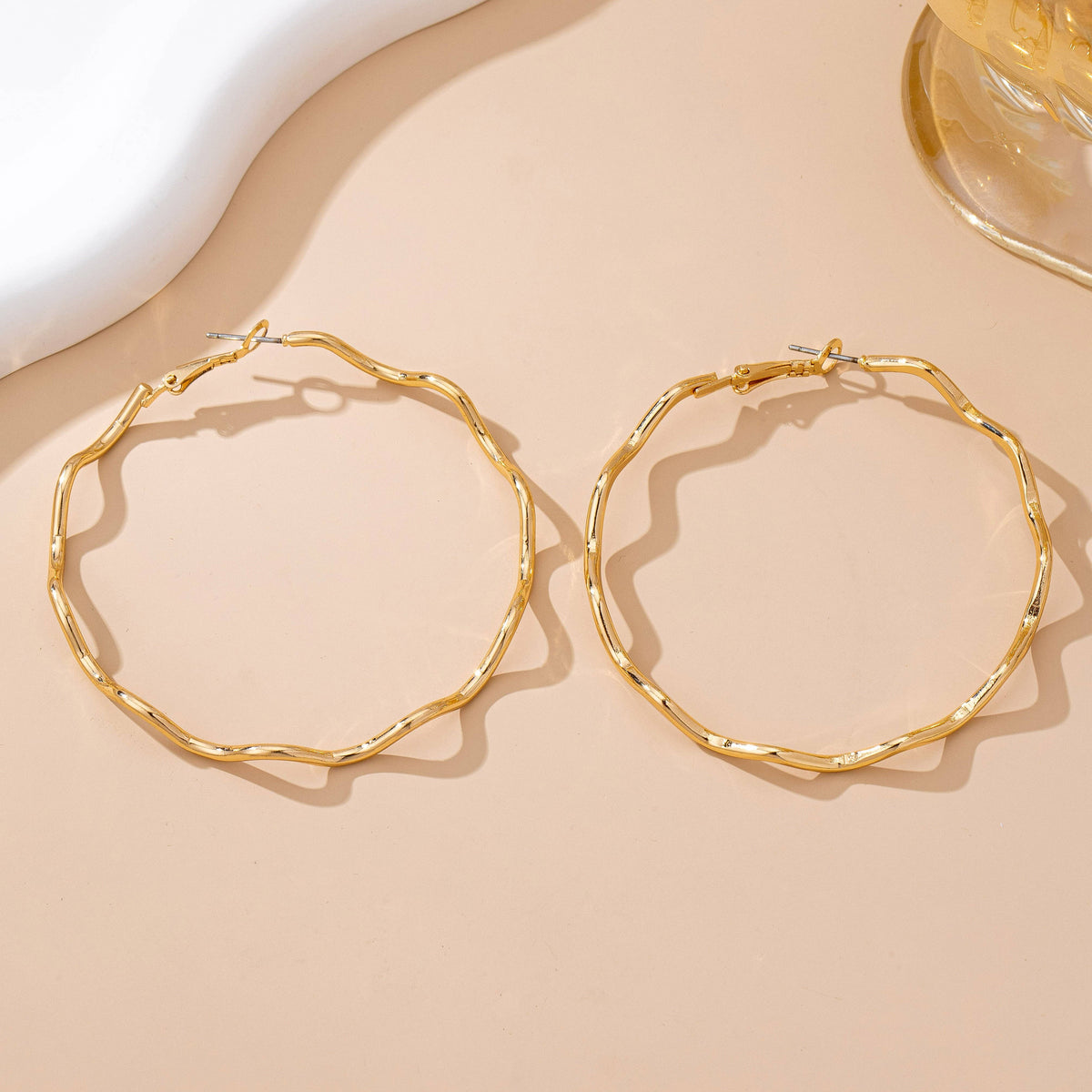 JOSSLYN by wall to wall - Oversized Hammered Gold Wavy Hoop Earrings | 80E61830: GOLD