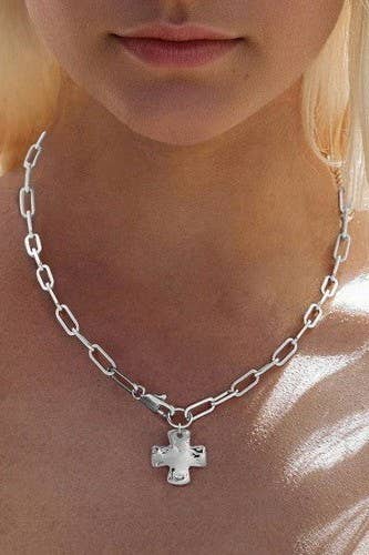 JOSSLYN by wall to wall - NOTABLE HAMMERED CROSS FRONT TOGGLE NECKLACE | 40NK9666: GOLD