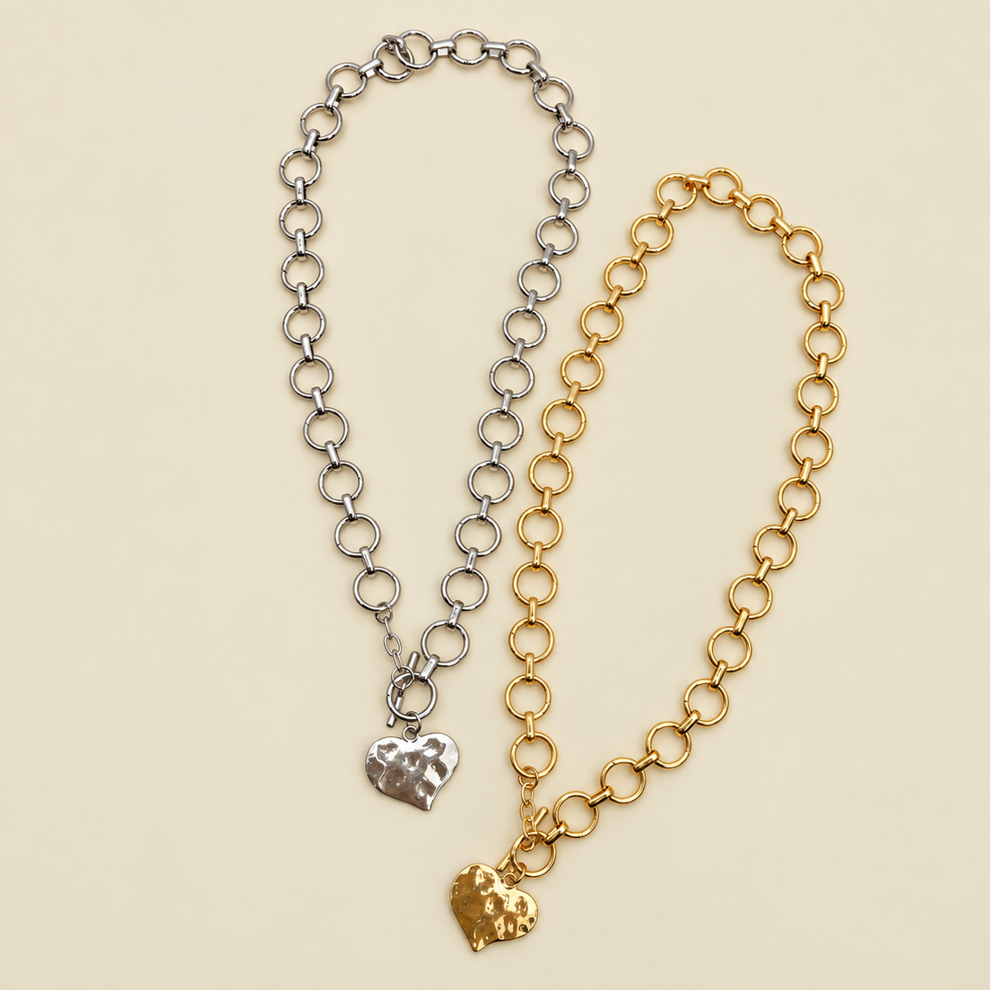 JOSSLYN by wall to wall - NOTABLE HAMMERED HEART FRONT TOGGLE NECKLACE | 40NK9476: GOLD