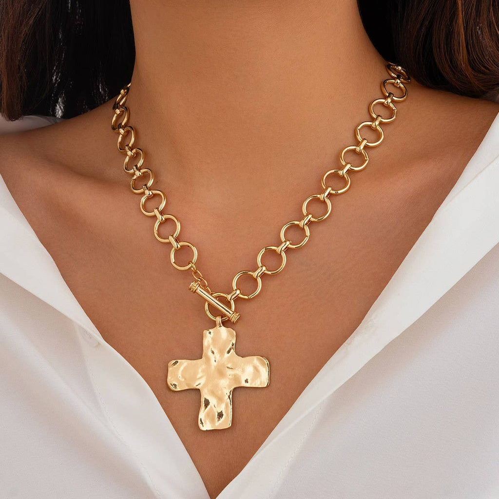 JOSSLYN by wall to wall - NOTABLE HAMMERED CROSS FRONT TOGGLE NECKLACE | 40NK9474: GOLD