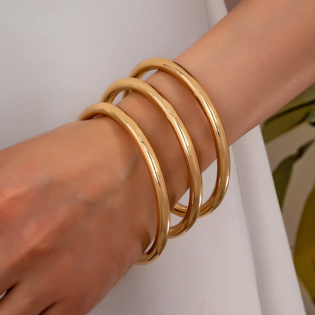 JOSSLYN by wall to wall - Chunky Triple Tube Bangle Set | 80B1604: GOLD