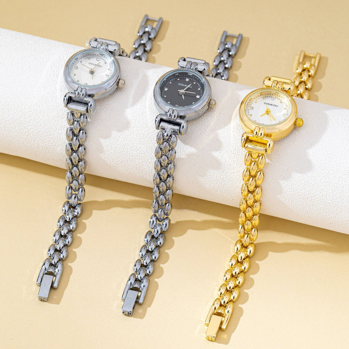 JOSSLYN by wall to wall - ROUND DIAL OVAL BAND BRACELET WATCH | 80W001: Gold-White