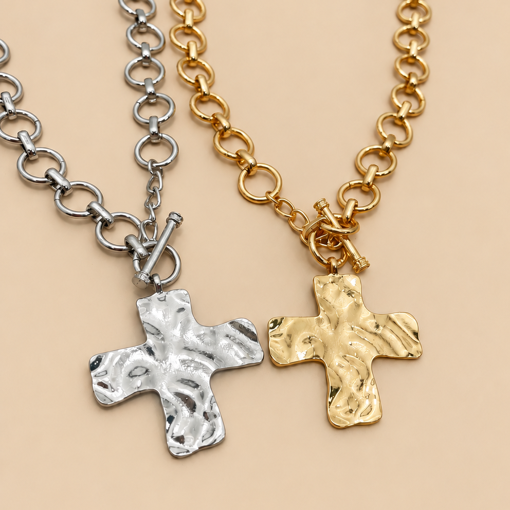 JOSSLYN by wall to wall - NOTABLE HAMMERED CROSS FRONT TOGGLE NECKLACE | 40NK9474: GOLD