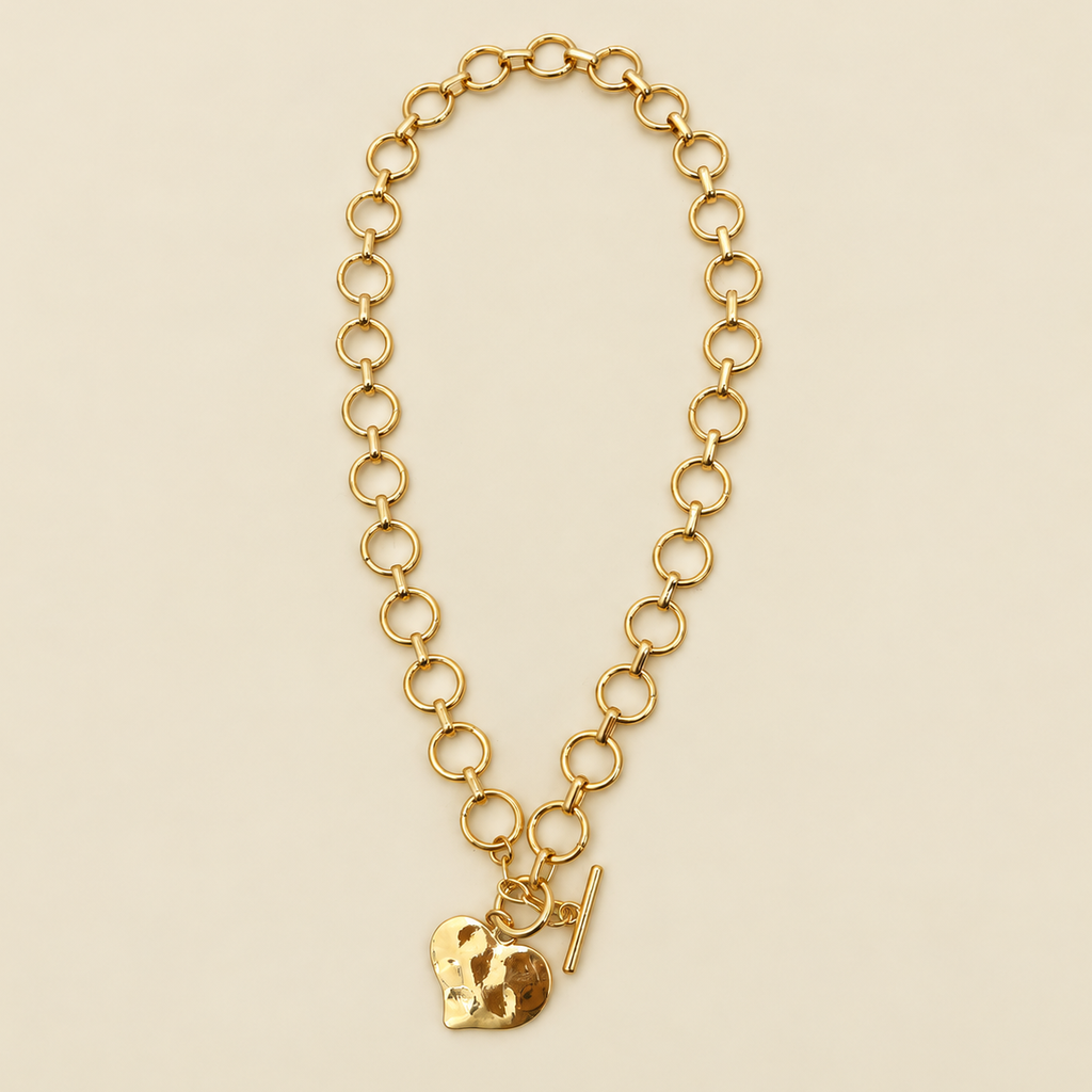 JOSSLYN by wall to wall - NOTABLE HAMMERED HEART FRONT TOGGLE NECKLACE | 40NK9476: GOLD